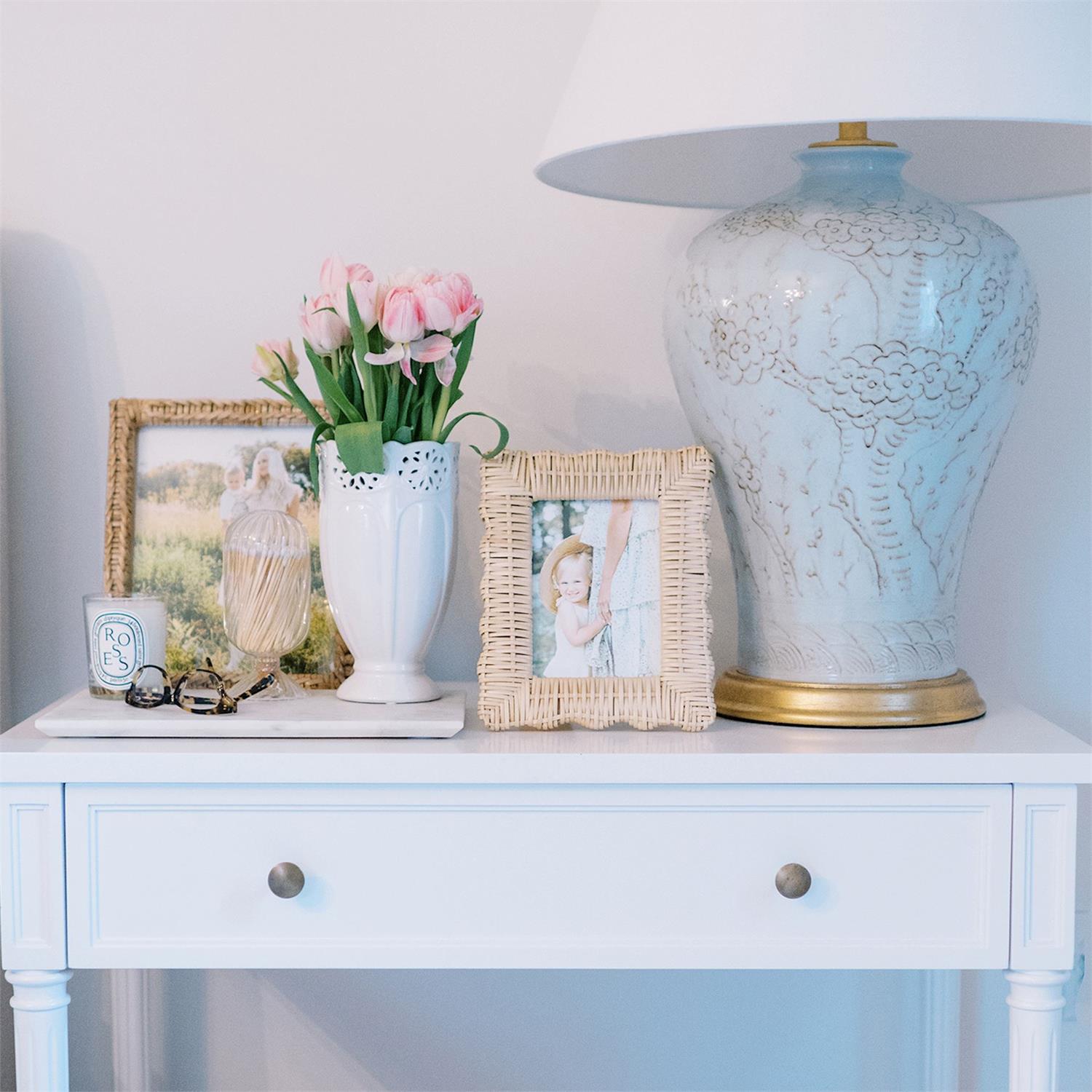 Wicker Weave Scalloped Photo Frame